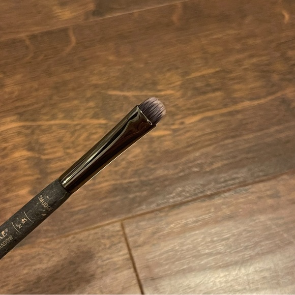 It Cosmetics Heavenly Luxe No Tug Dual Eyeshadow Brush #5 - Picture 4 of 6